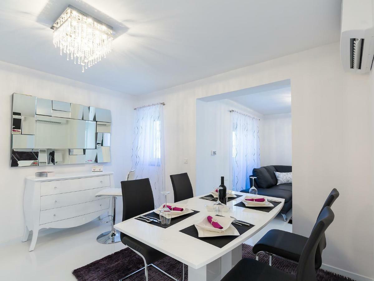 Apartmani Beril Lux 로비니 외부 사진