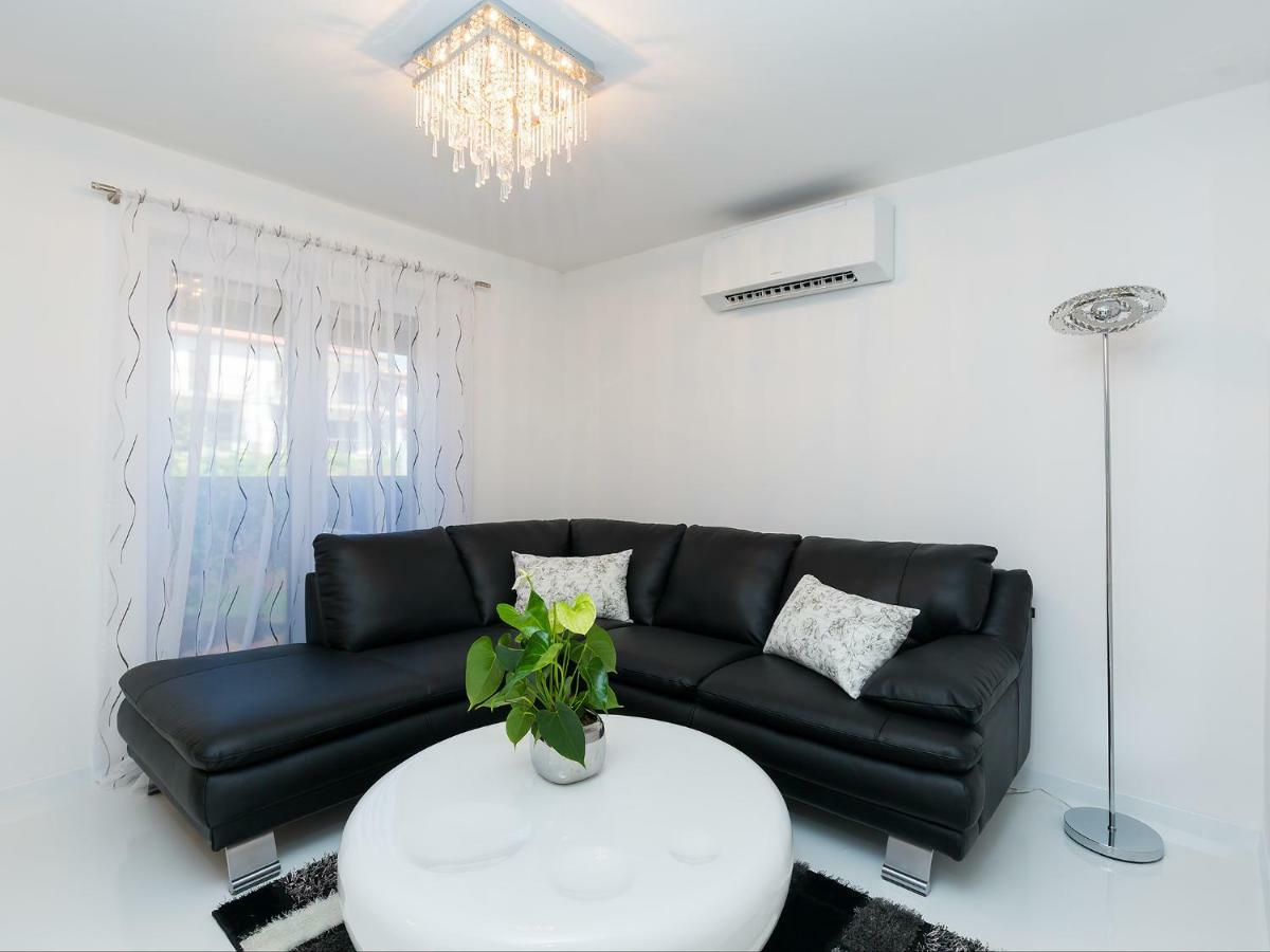 Apartmani Beril Lux 로비니 외부 사진